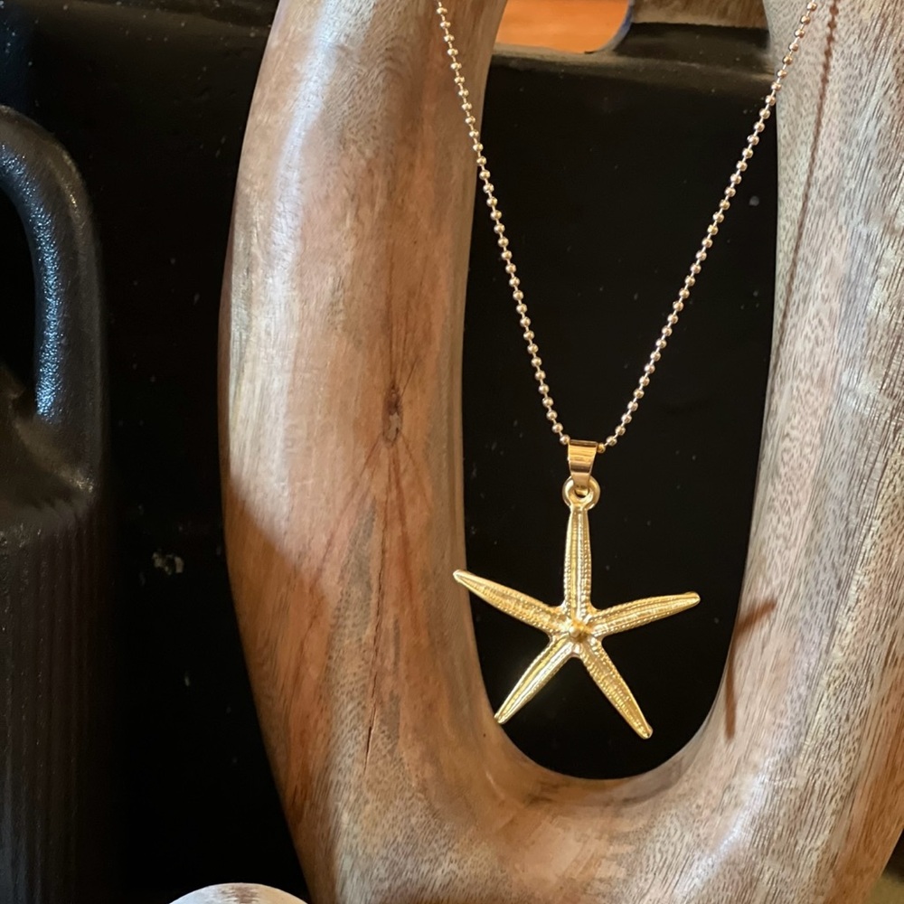 Gold Starfish Pendant Necklace